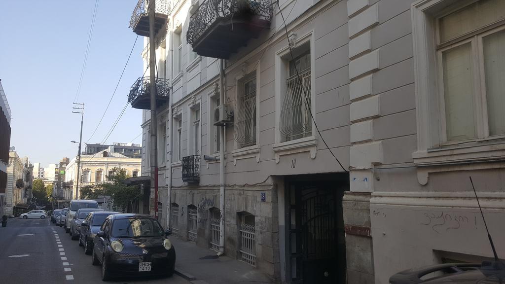 Old Tbilisi Trio Apartments Exteriör bild