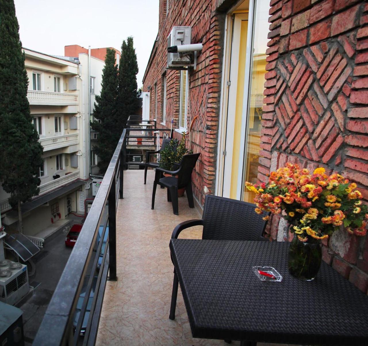 Old Tbilisi Trio Apartments Exteriör bild